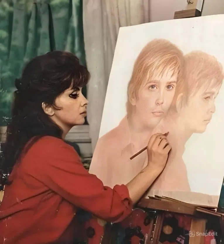 Al cavalletto nello studio, mentre dipinge il ritratto del figlio — pittura e scultura come linguaggi paralleli.